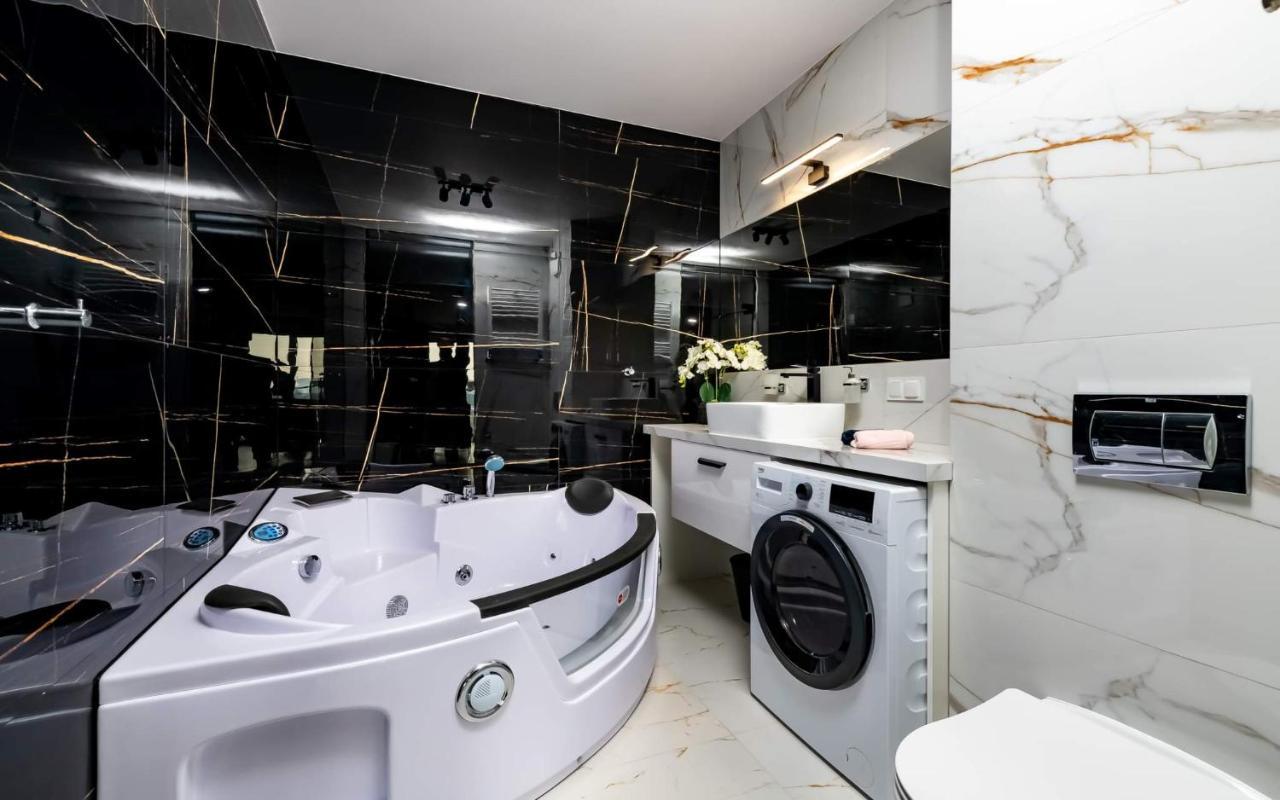 Loveroom Panorama Park Jacuzzi Bialystok Bagian luar foto