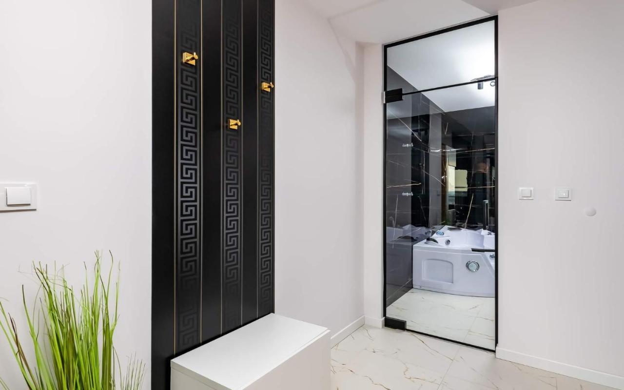 Loveroom Panorama Park Jacuzzi Bialystok Bagian luar foto