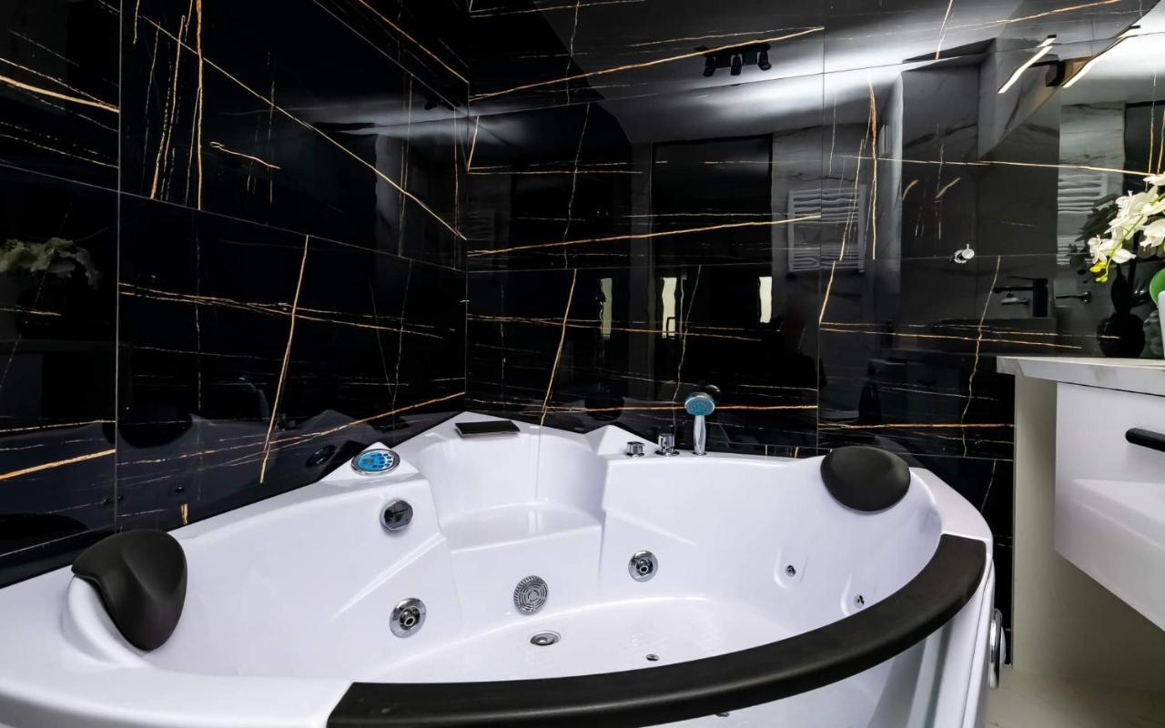 Loveroom Panorama Park Jacuzzi Bialystok Bagian luar foto